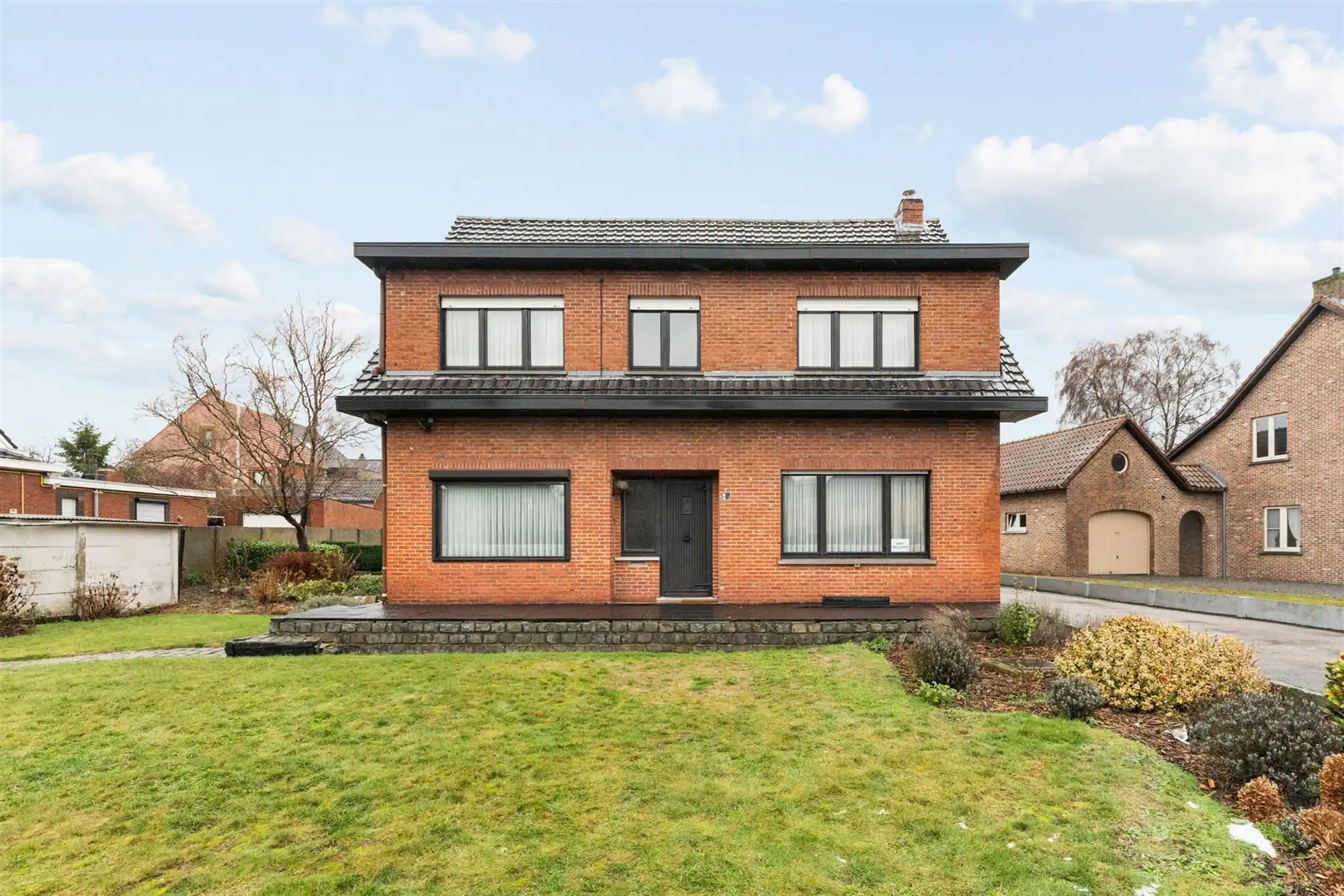 WONING VERDEELD IN 2 APPARTEMENTEN OP 934M2 foto 2