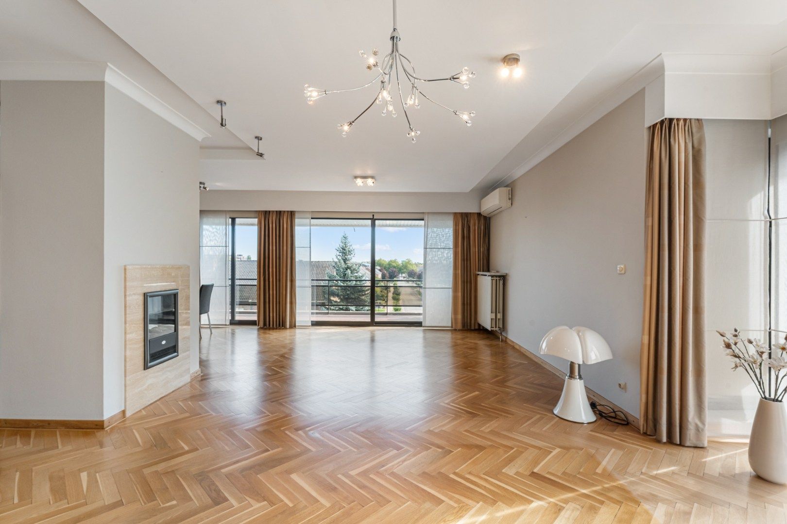 2 slpk appartement, 126 m², terras, autostaanplaats, kelderberging foto 3