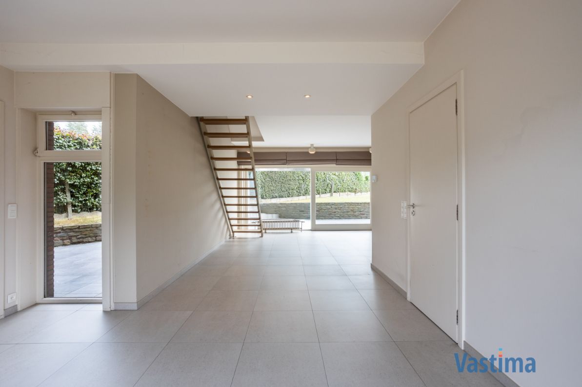 Lichtrijke villa met royale tuin vlak bij natuur & stadsleven foto 12