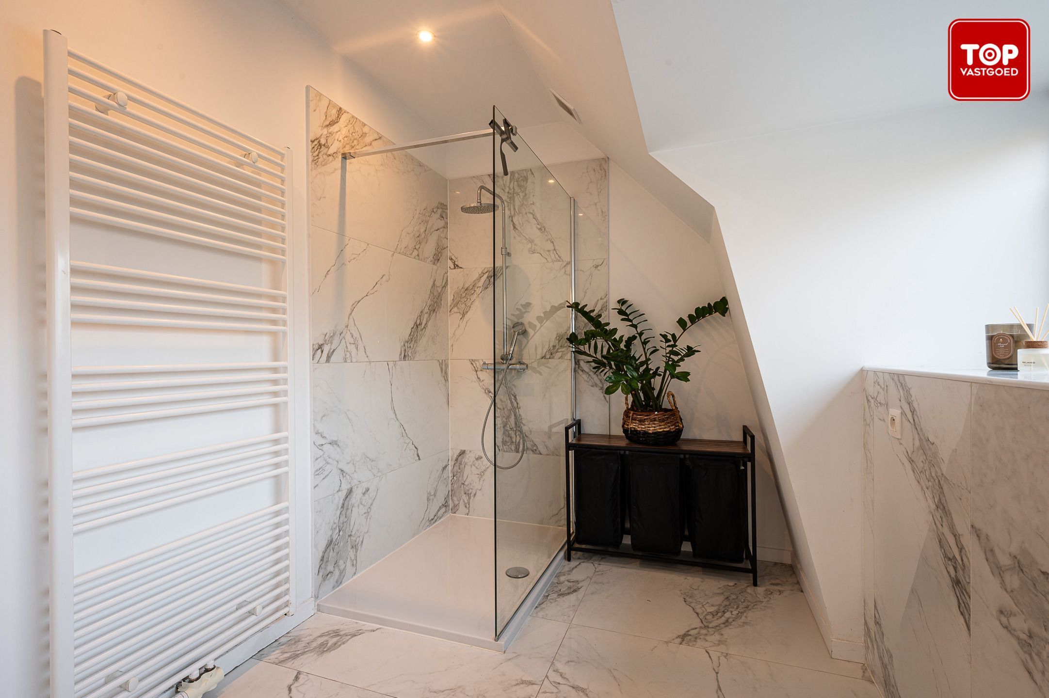 instapklare appartement met twee slaapkamers en terras foto 17