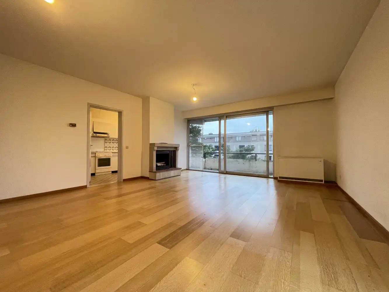 Goed gelegen drieslaapkamerappartement met garage foto 2