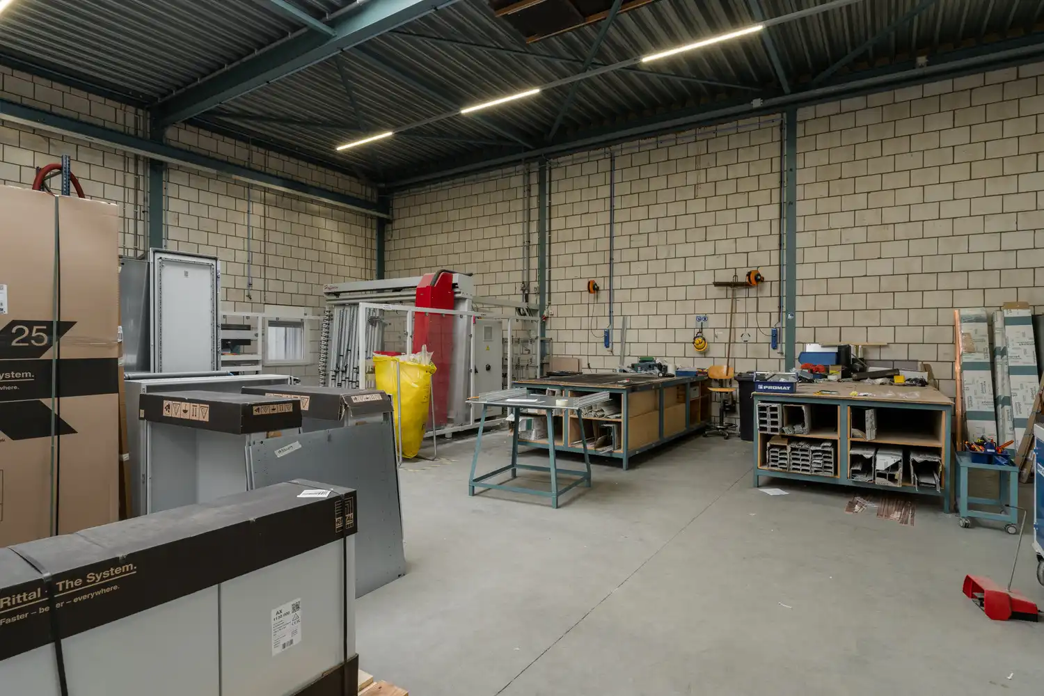 BEDRIJFSPAND MET CONCIERGEWONING foto 91