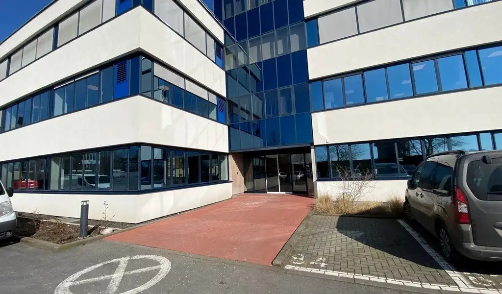 Kantoorruimte te huur in Sluispark aan R4 in Merelbeke foto 9
