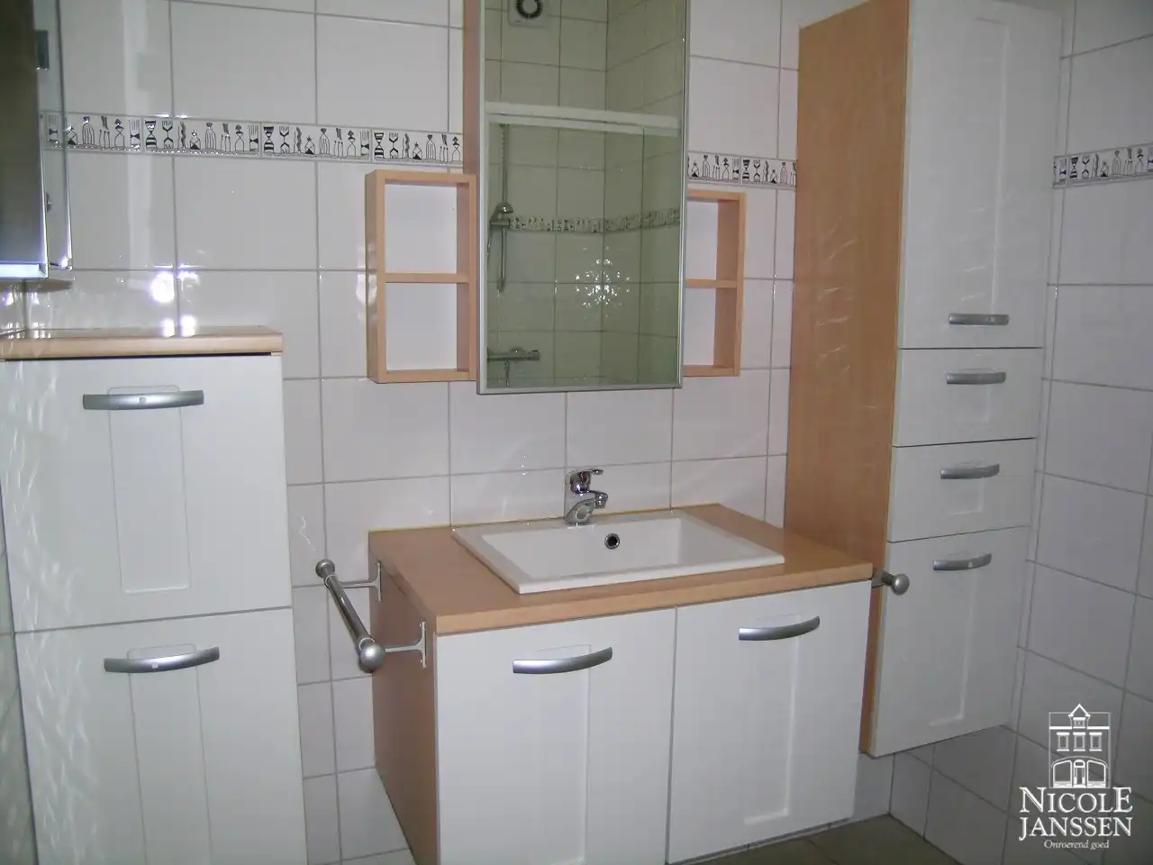 Gelijkvloers appartement met één slaapkamer en terras in het centrum van Maaseik foto 7