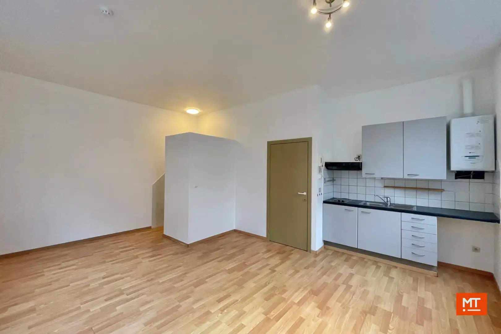 Gelijkvloerse studio te huur foto 5