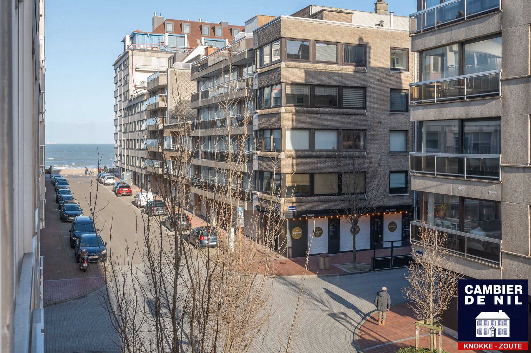 Mooi vernieuwd appartement op enkele stappen  van het strand foto 16