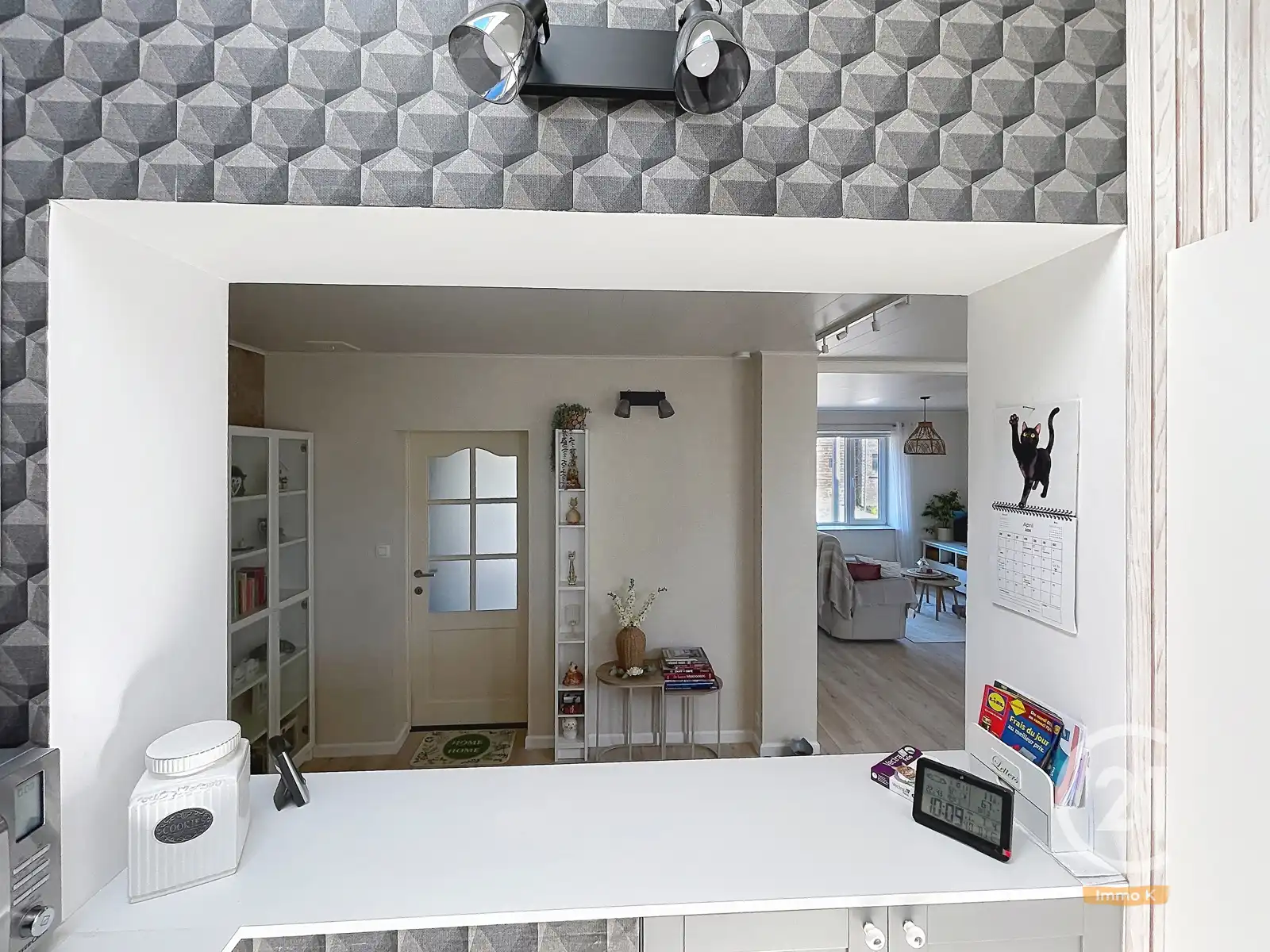 Knusse instapklare woning met ruime tuin en weide nabij E40 foto 9