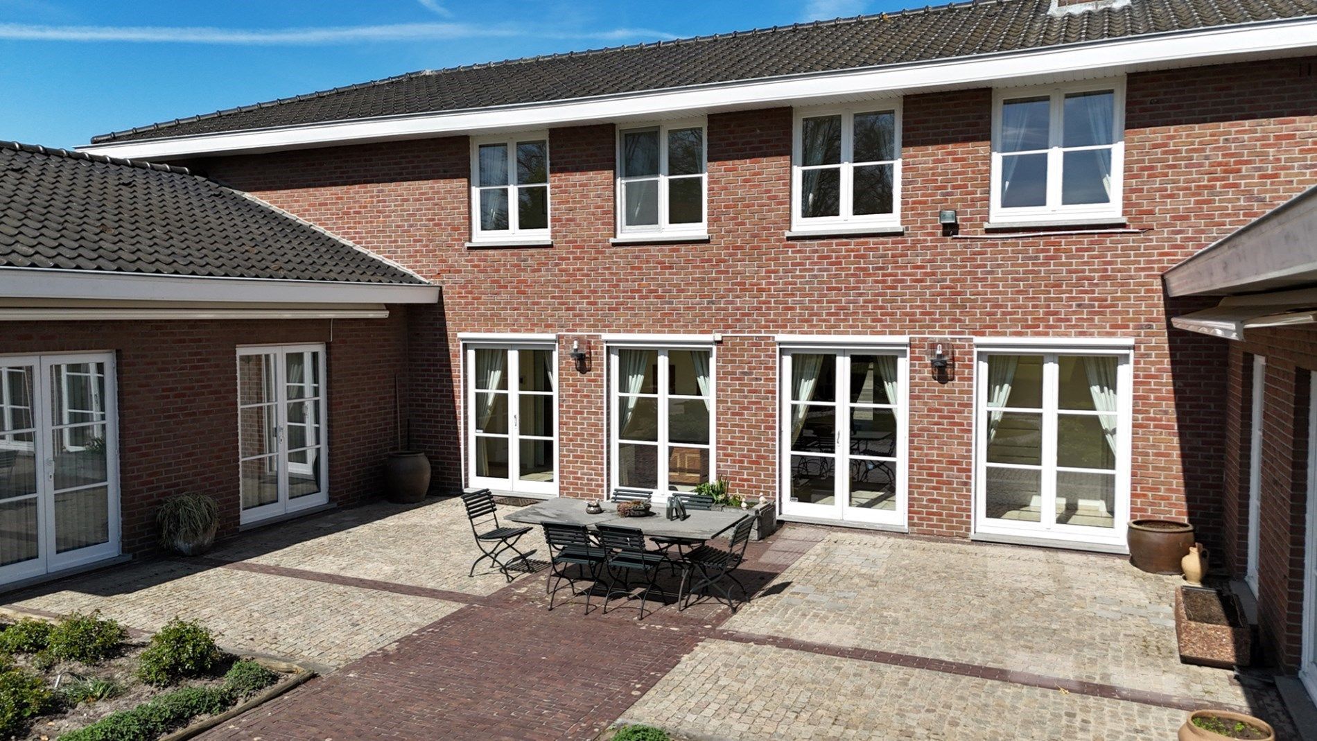 Tijdloze, stijlvolle villa met parktuin op toplocatie. foto 4