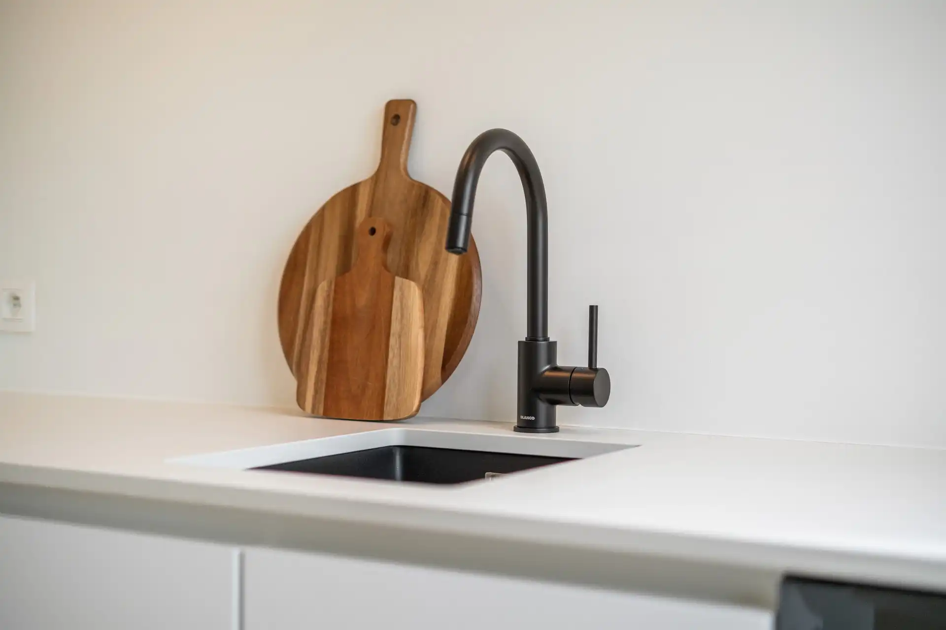 Tot in de puntjes gerenoveerd appartement foto 6