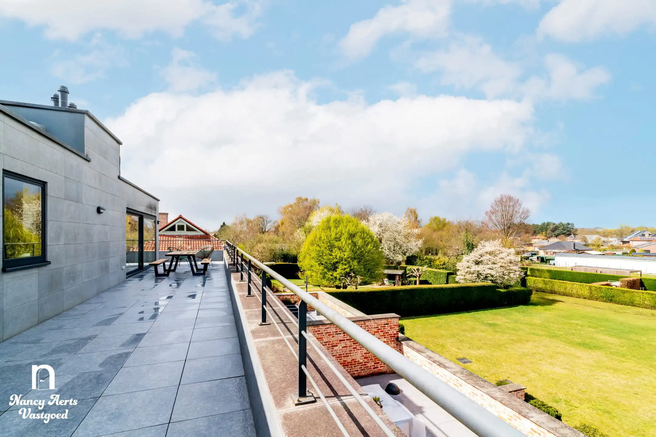 Lichtrijk penthouse met groot rondom terras en 2 parkings foto 25