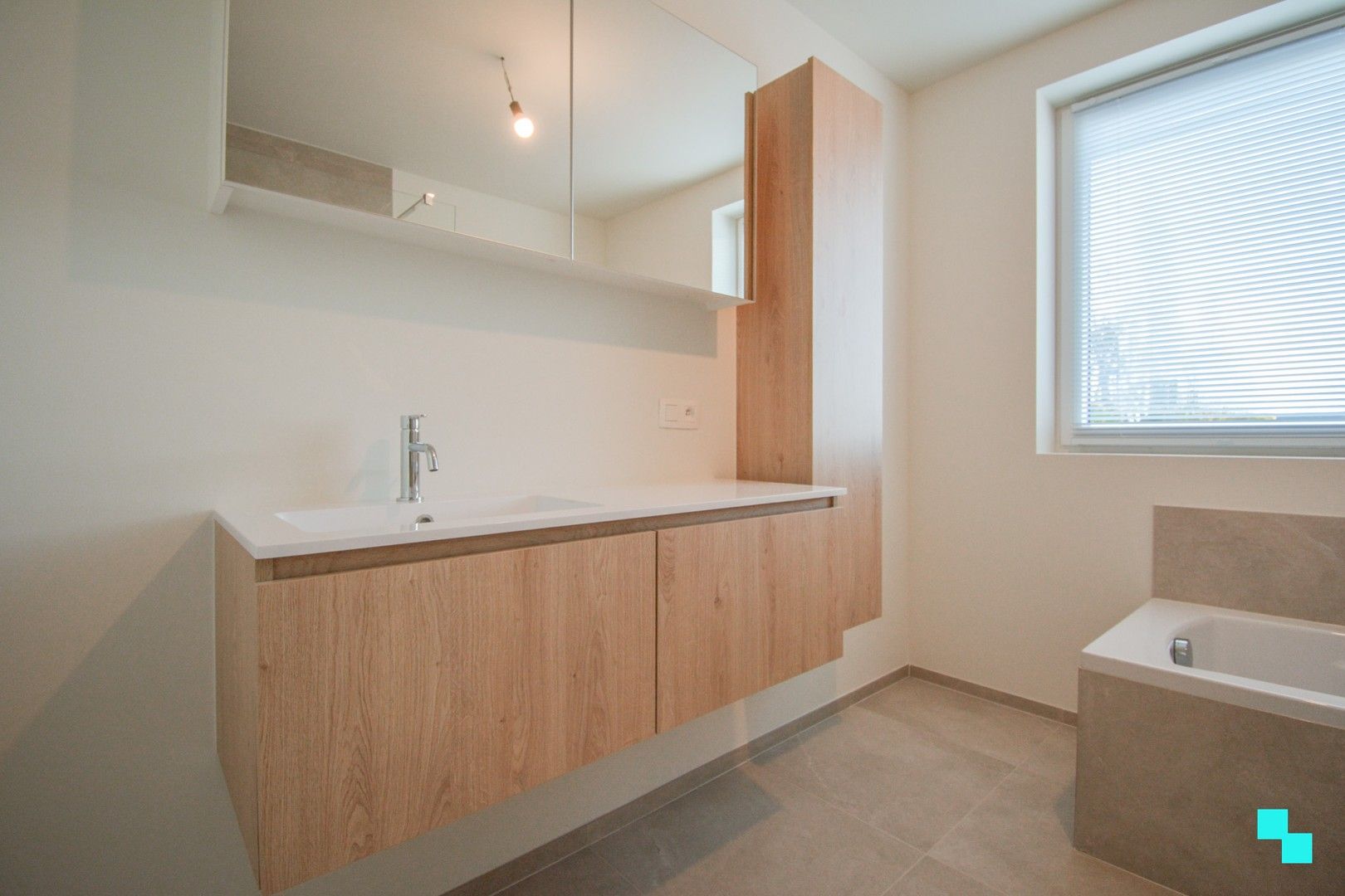 Volledig afgewerkte nieuwbouwwoning met carport te Sleihage foto 12