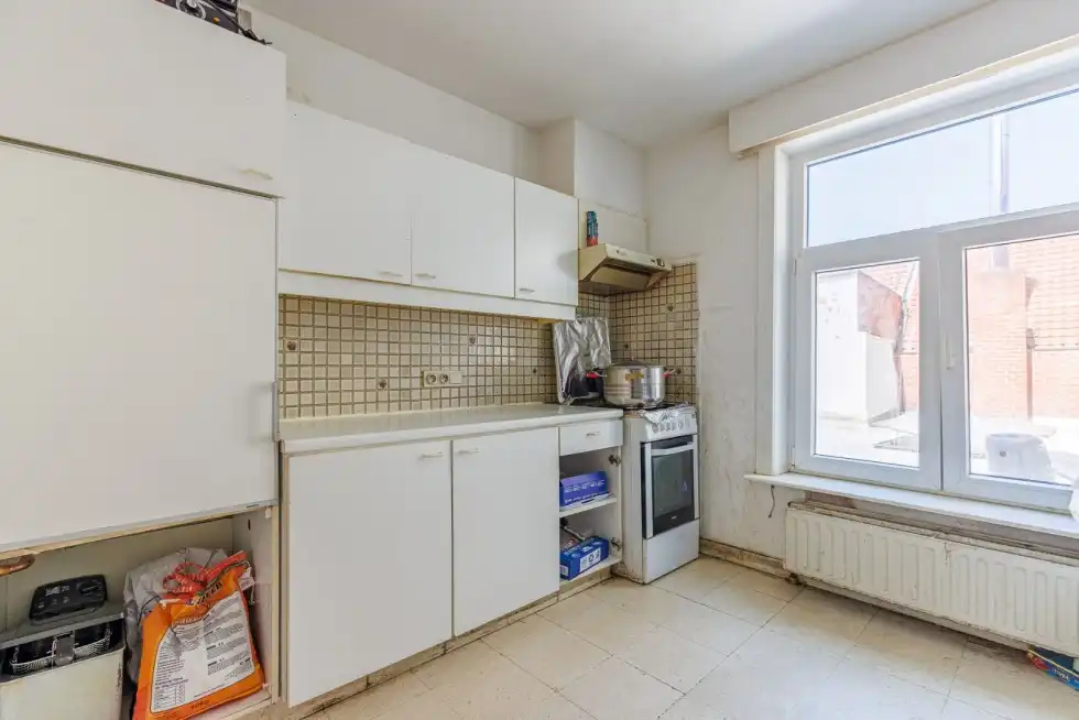 Brugge centrum  Smedenstraat  Ruim handelspand met woonst . Mooie huuropbrengst , verhuurd aan 2.200 euro per maand  6 % NETTO OPBRENGST foto 10