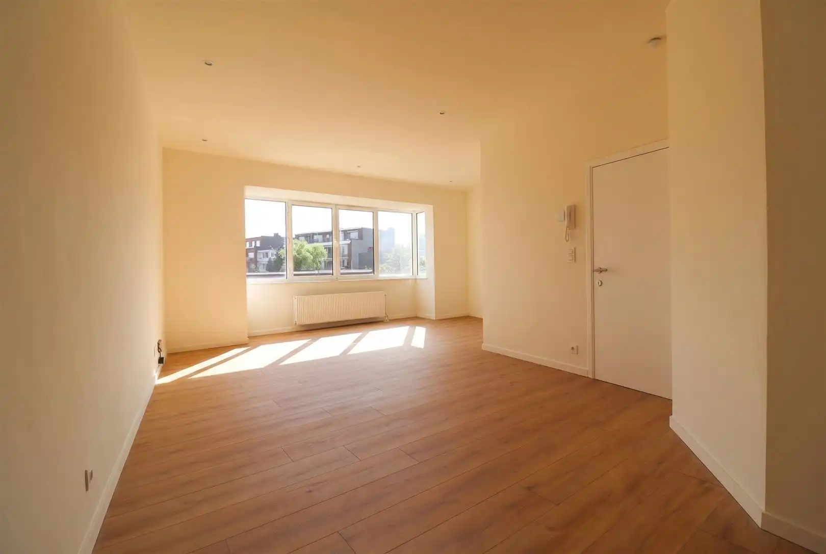 Gerenoveerd één slaapkamer appartement op centrale locatie foto 2