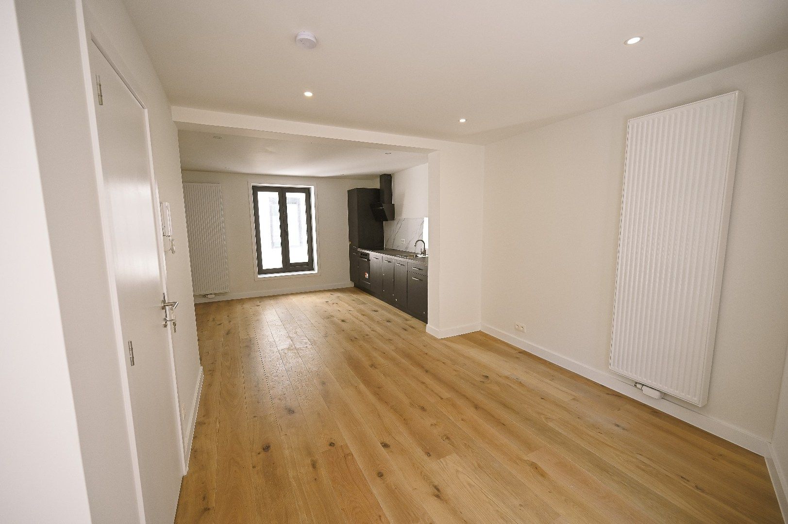 KNAP GERENOVEERD LICHTRIJK APPARTEMENT CENTRUM BLANKENBERGE foto {{pictureIndex}}