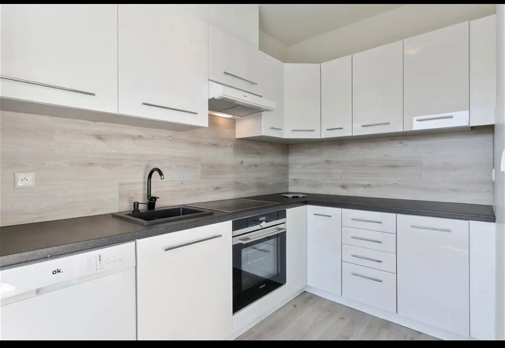 Instapklaar appartement met 2 slpks! foto 4