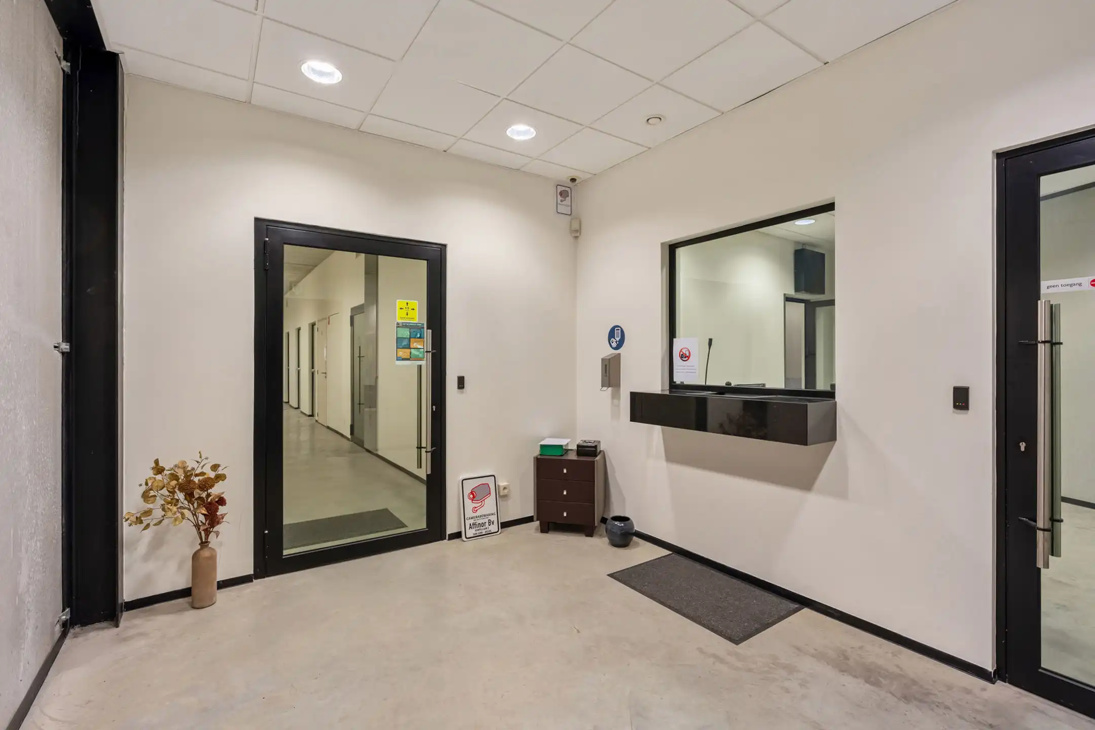 Uitzonderlijk bedrijfsgebouw op Genk-Noord foto 8