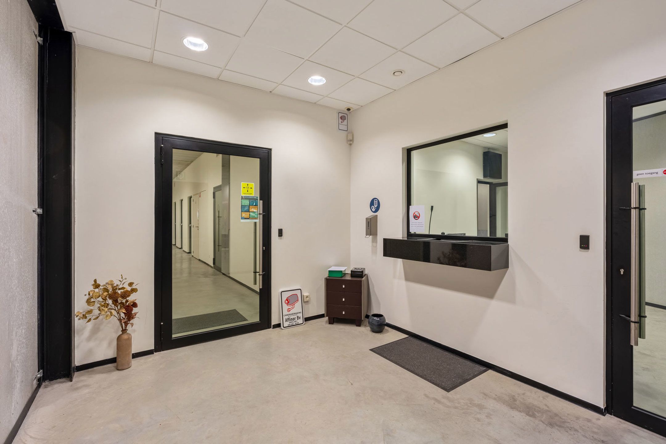 Uitzonderlijk bedrijfsgebouw op Genk-Noord foto 8