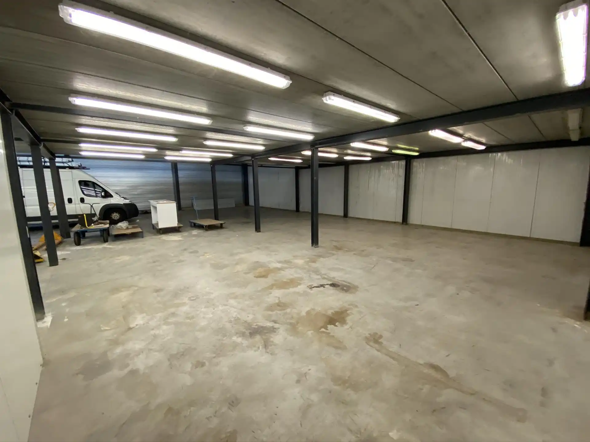 BEDRIJFSGEBOUW MET GROOT BUITENTERREIN IN GENK foto 15