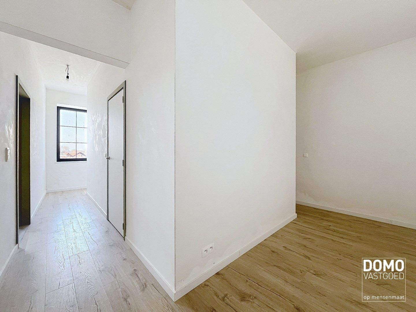 PRACHTIG GERENOVEERDE, LICHTRIJKE WONING MET 3 SLAAPKAMERS, 2 BADKAMERS, EEN ZONNIGE TUIN EN 2 PARKEERPLAATSEN TE GINGELOM (MIELEN-BOVEN-AALST)   foto 22