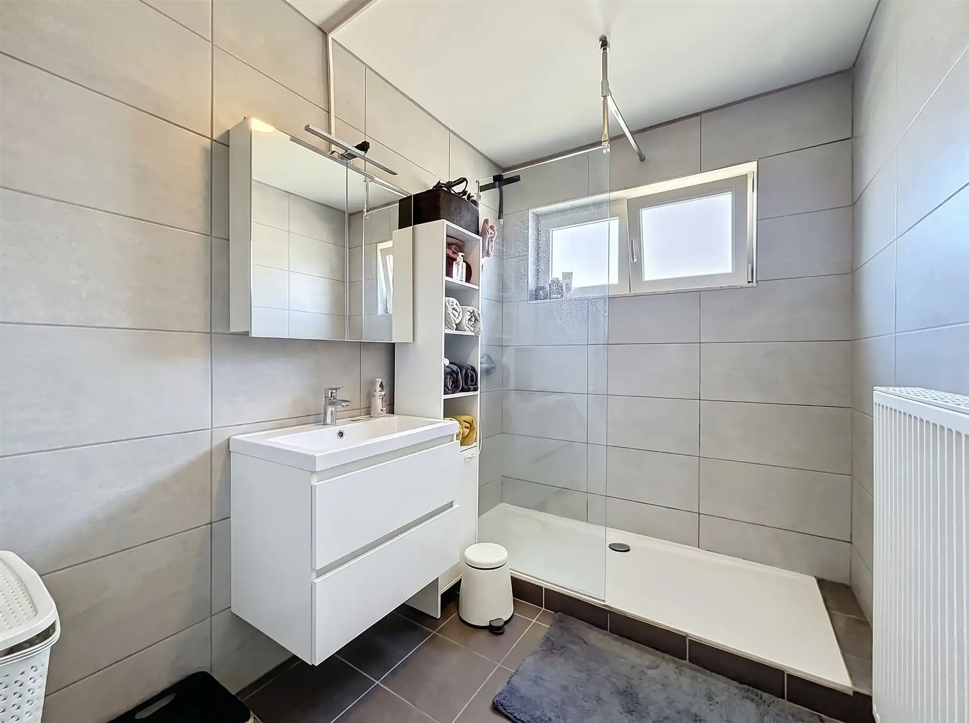 Half open bebouwing met 3 slaapkamers en garagebox op toplocatie!! foto 10