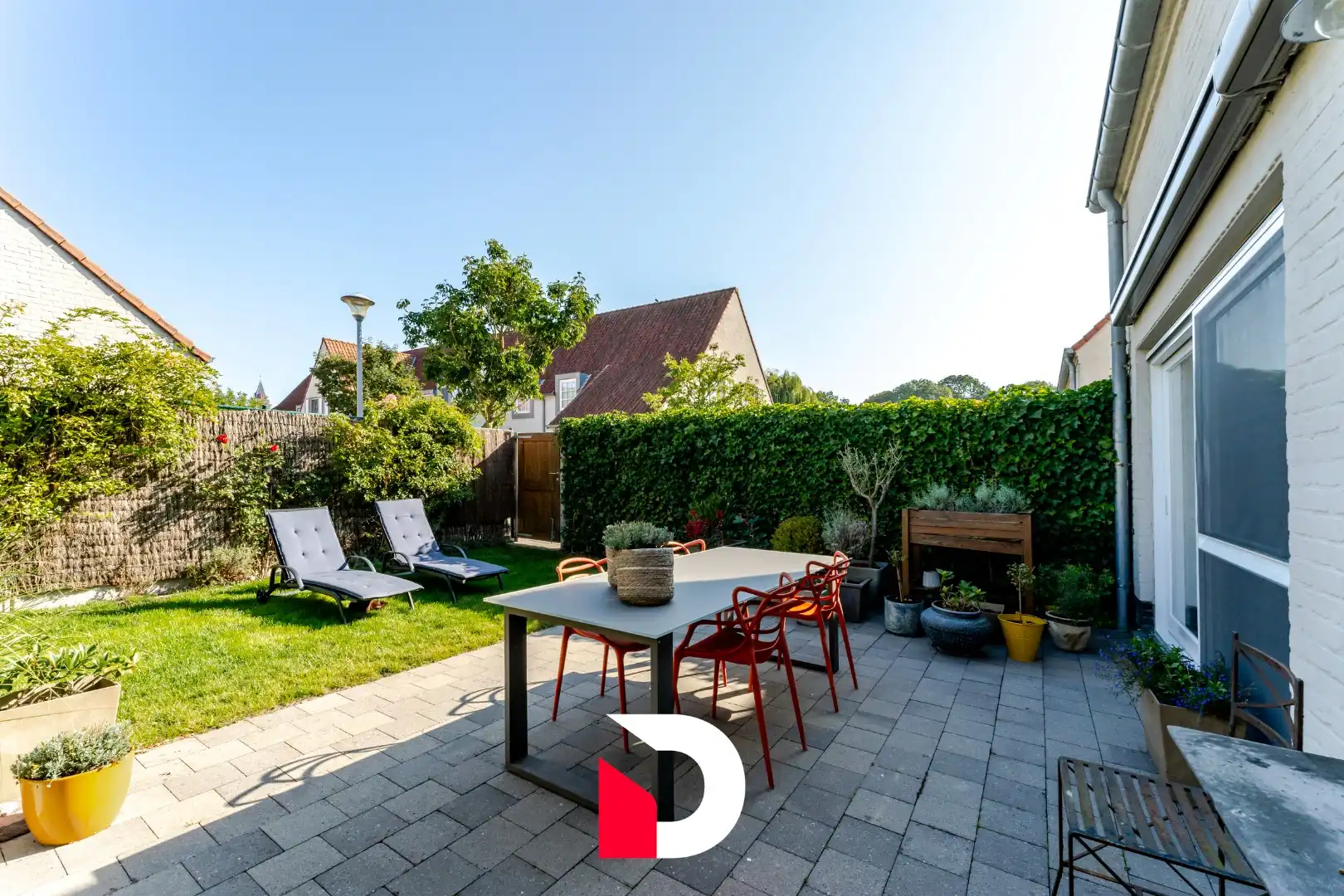 Charmante halfopen en instapklare woning in centrum Moerkerke foto 8