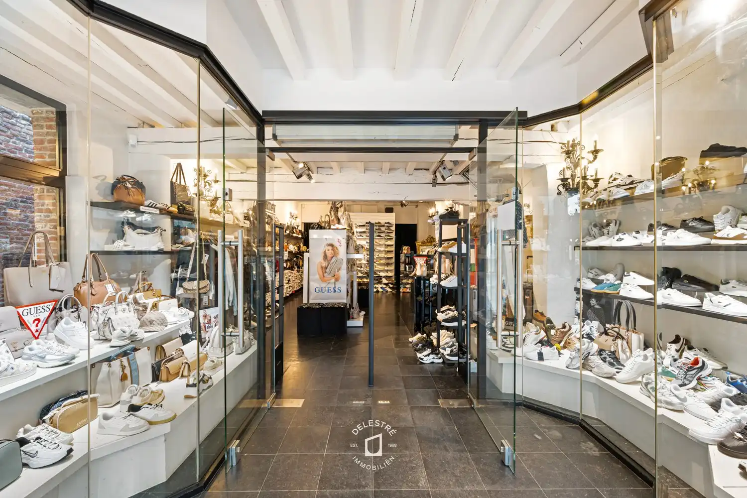 Karaktervol historisch pand te huur in hartje Aalst foto 29