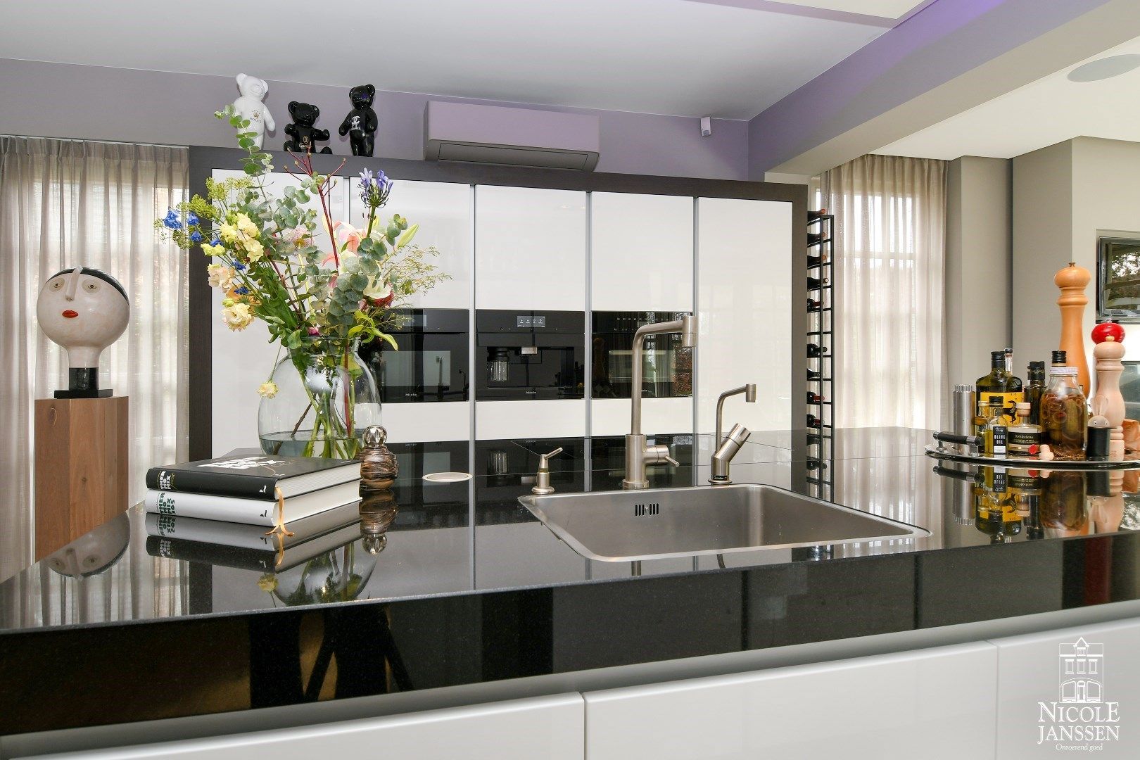 Luxueus en ruim ingedeeld landhuis met naastliggend garagegebouw met appartement foto 10