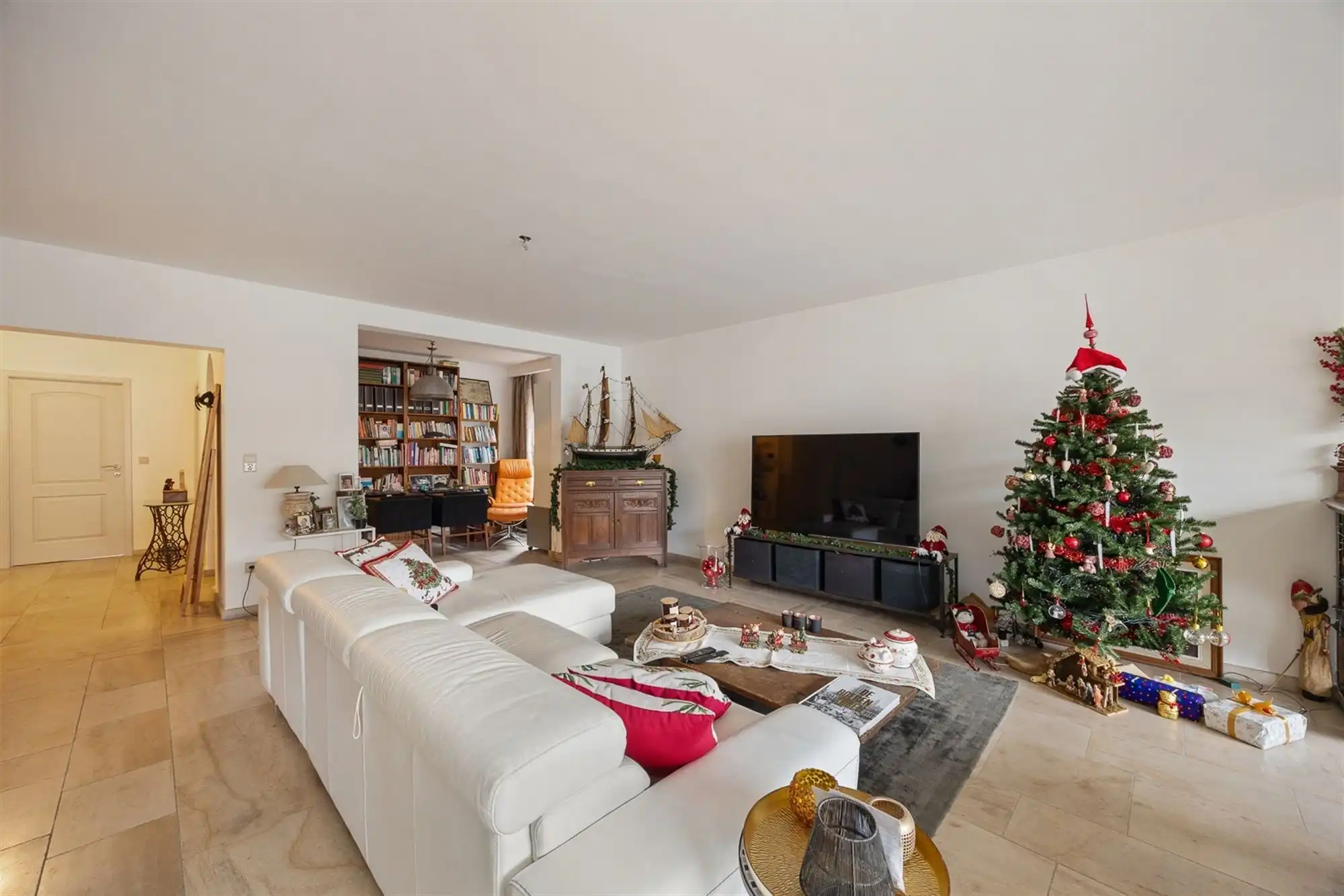 Ruim appartement met 2 à 3 slaapkamers en groot terras foto 2