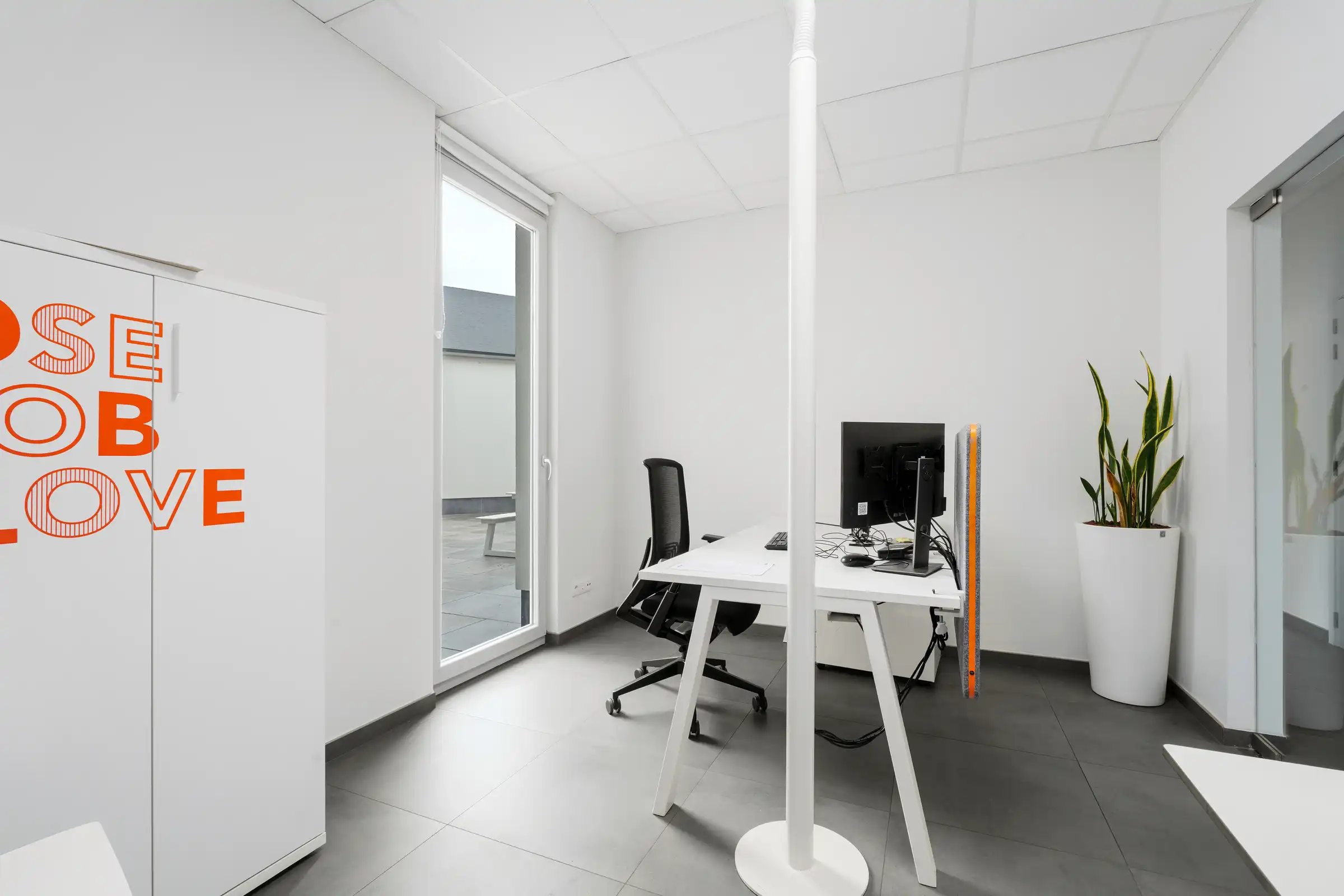 Verhuurd commercieel gelijkvloers op toplocatie! foto 5