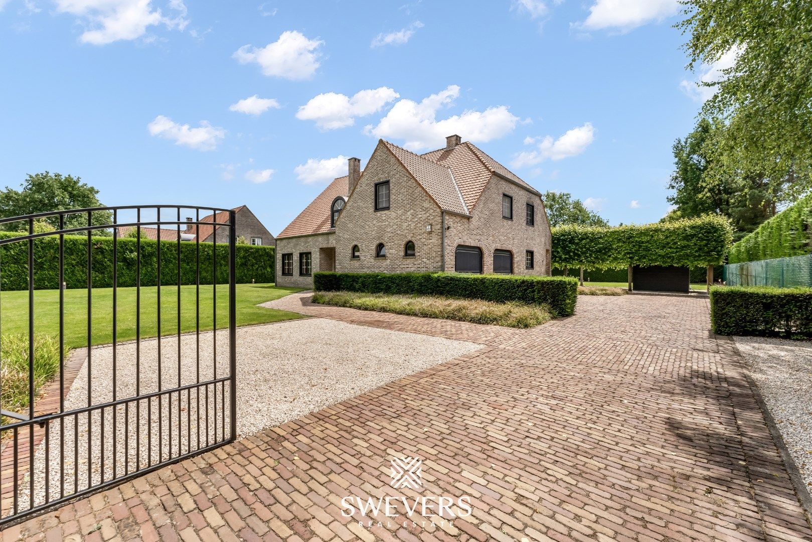 Unieke gezinswoning met topafwerking in geliefde Bloemenwijk te Bolderberg foto {{pictureIndex}}