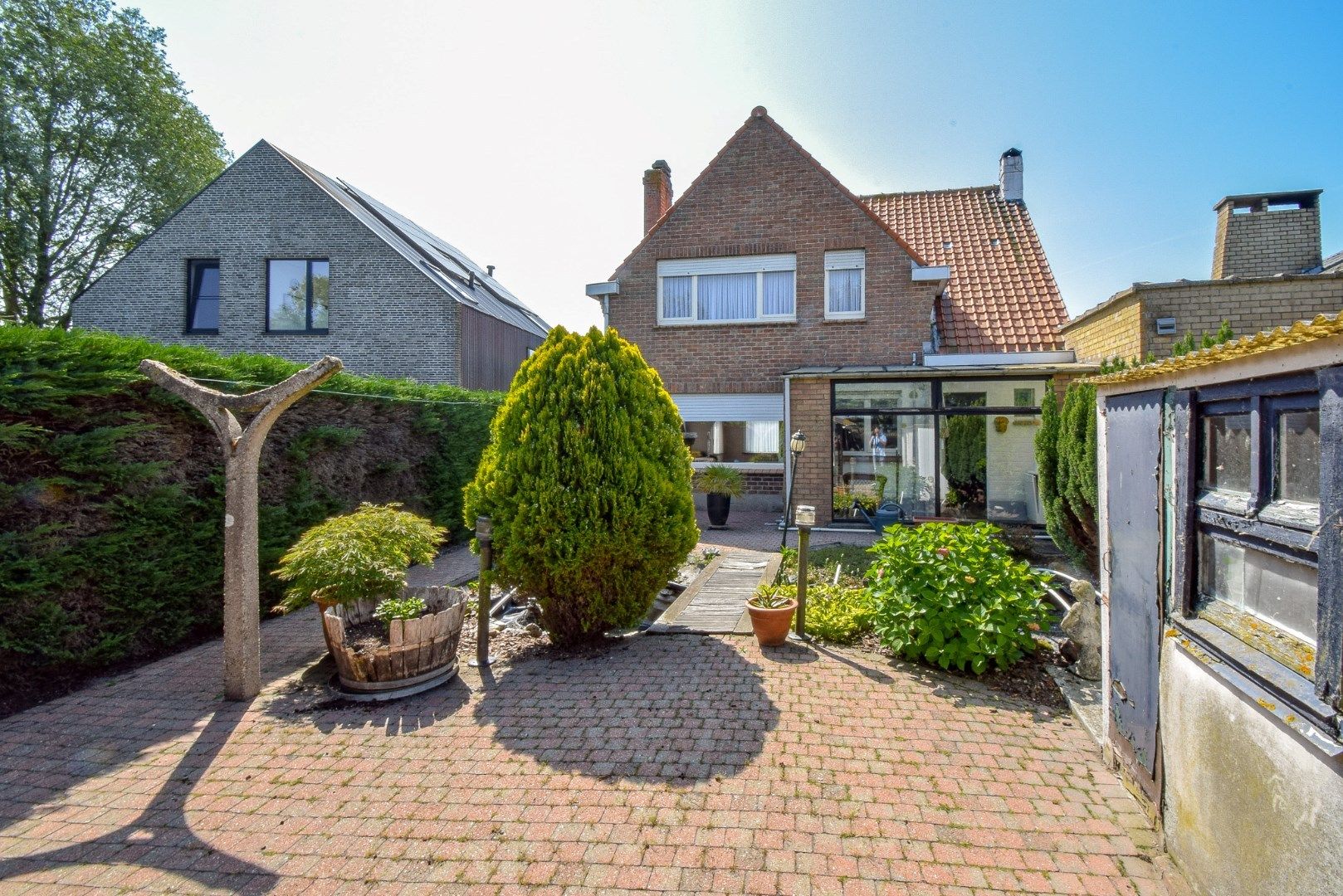 Landelijk gelegen woning ( 258 m²) met inpandige garage en zonnige achtertuin te Snaaskerke foto 3