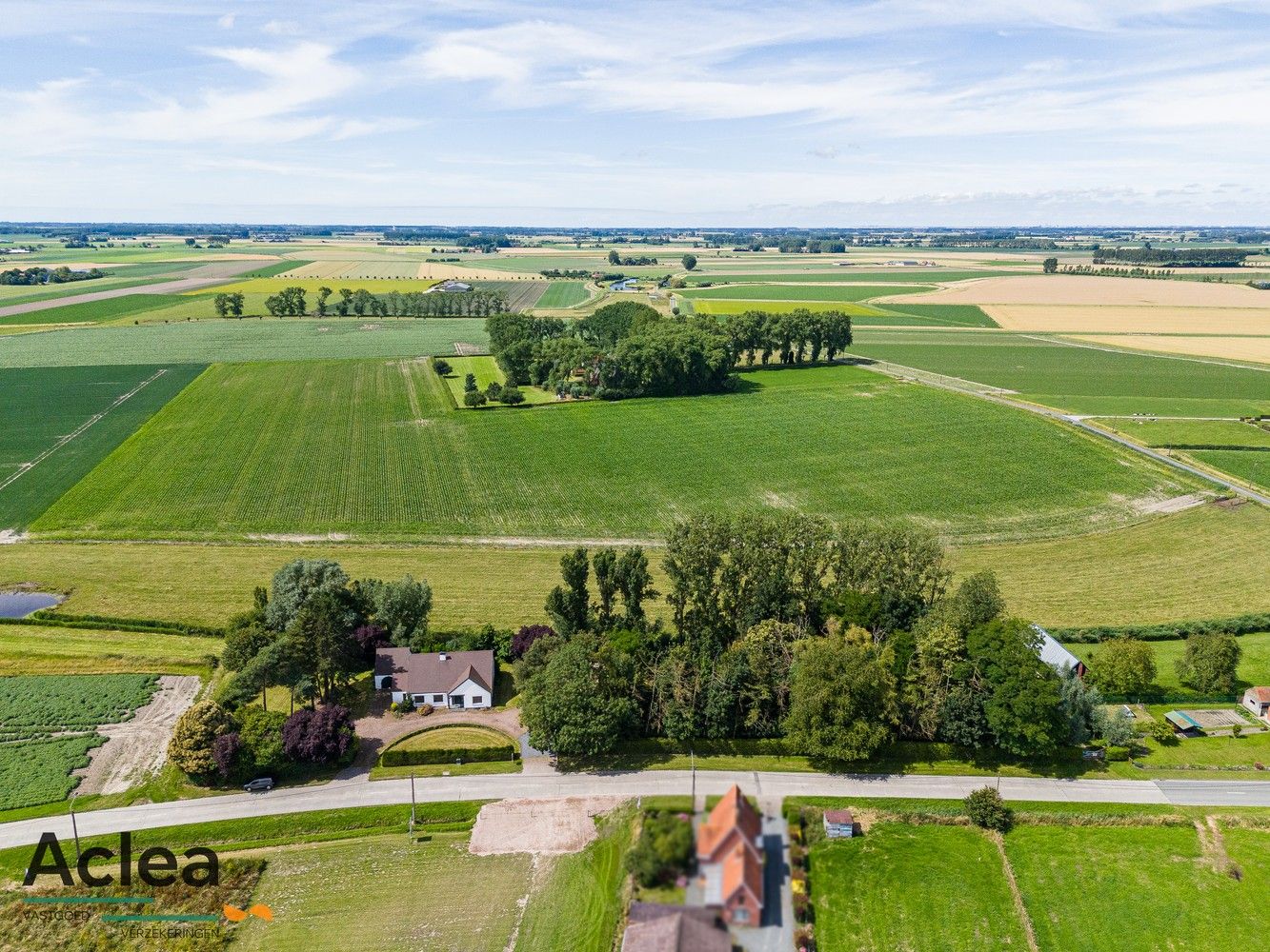 Landhuis op een idyllische locatie te midden het krekengebied foto 1