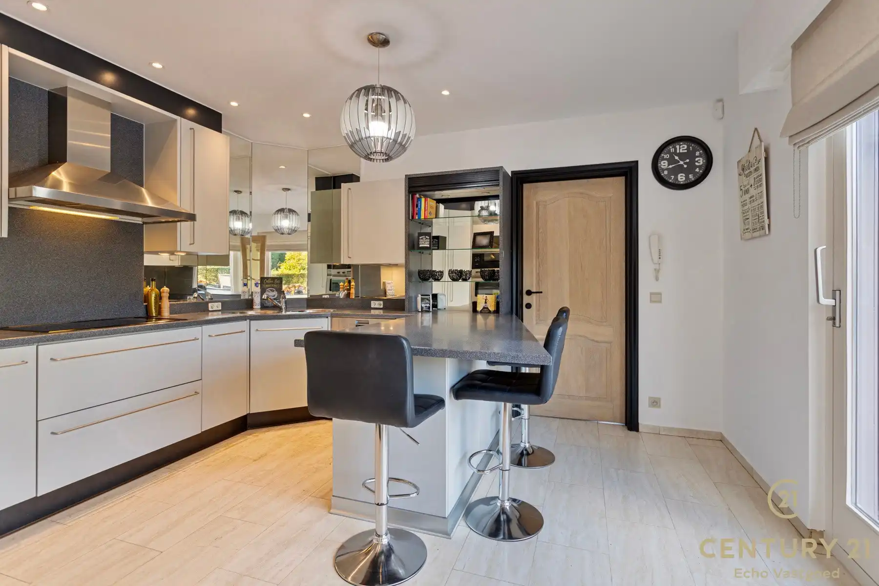 Ruime, gerenoveerde villa met fraaie tuin op ca 2420m² foto 13