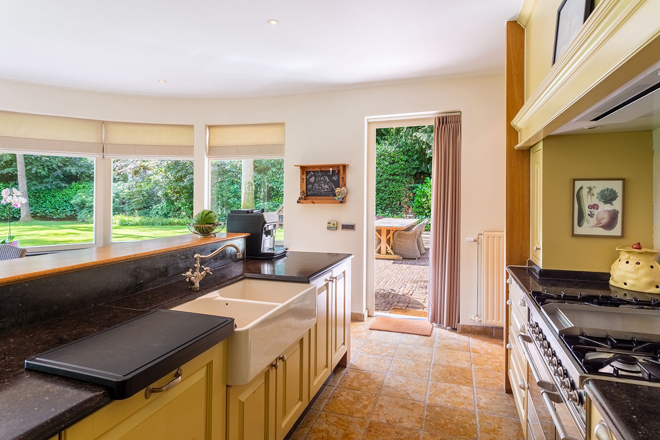 Charmante klasse-villa met rieten dak in bosrijke omgeving foto 16