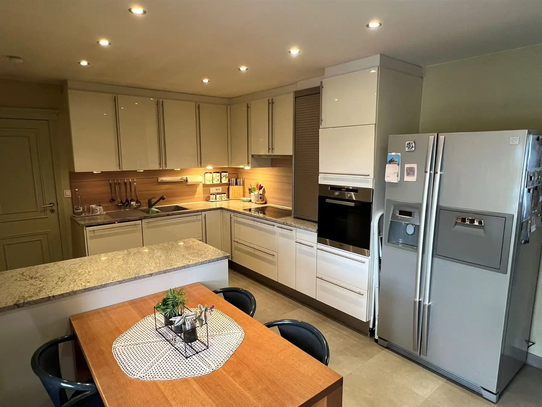 Comfortabele villa met een prachtige tuin en praktische bijgebouwen foto 3