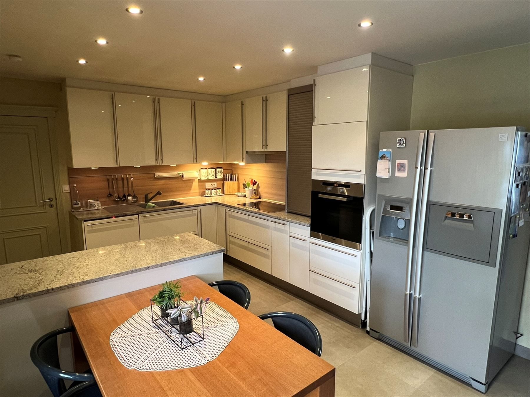 Comfortabele villa met een prachtige tuin en praktische bijgebouwen foto 3