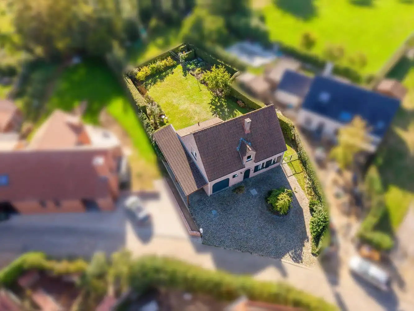 Hoofdfoto van de publicatie: Rustig gelegen en vrijstaande woning met 3 ruime slaapkamers, een oprit met een garage en een mooie tuin in het groene Oud-Heverlee!