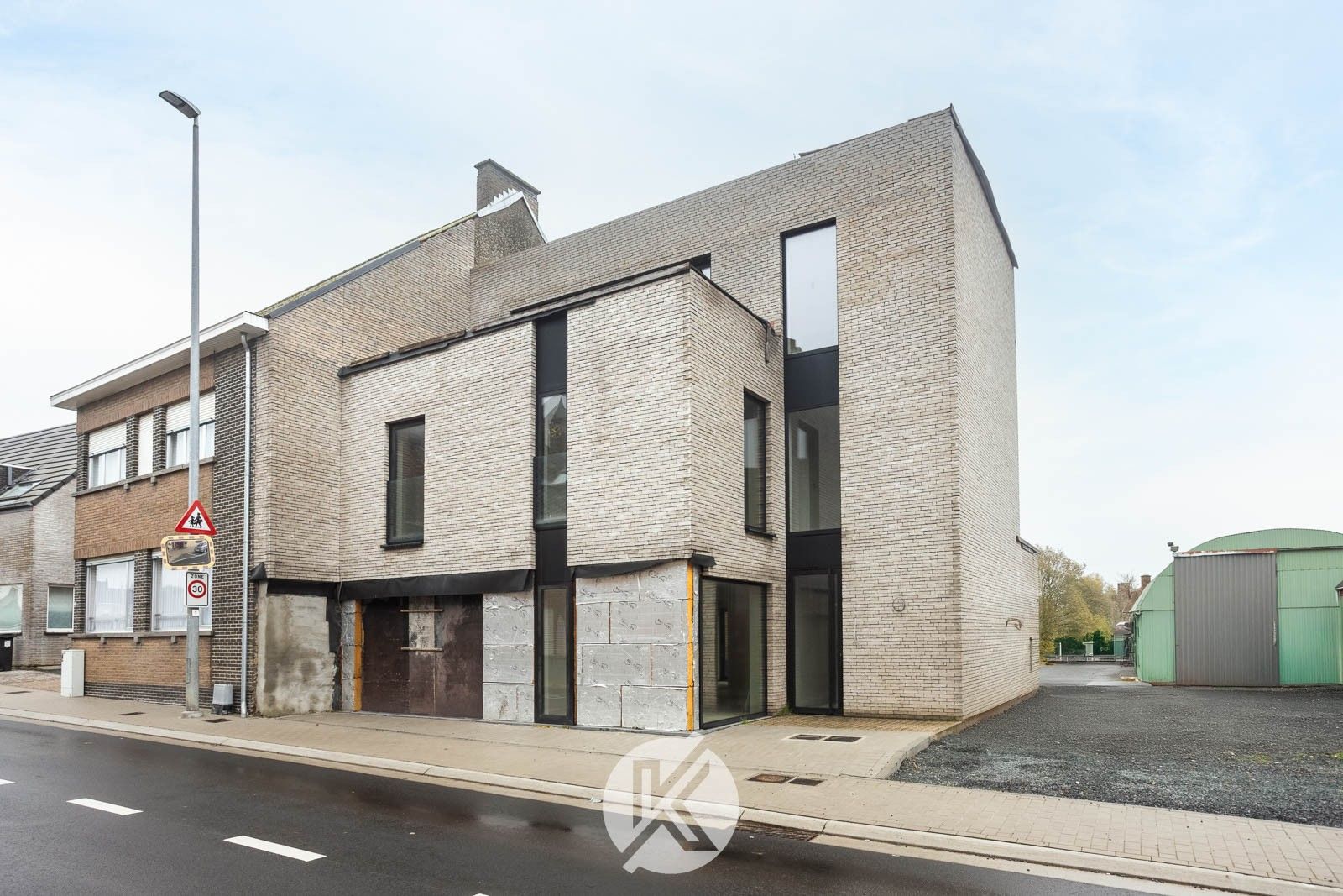 Verder af te werken nieuwbouwwoning met potentieel foto {{pictureIndex}}