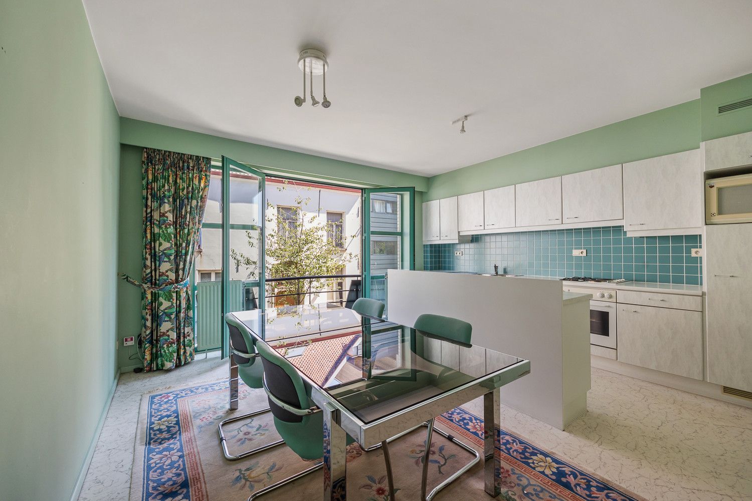 In optie: kevin@wellimmo.net voor meer info! Een oase van rust in hartje Antwerpen: Ruime stadswoning met prachtige tuin, garage én praktijkmogelijkheid foto 14