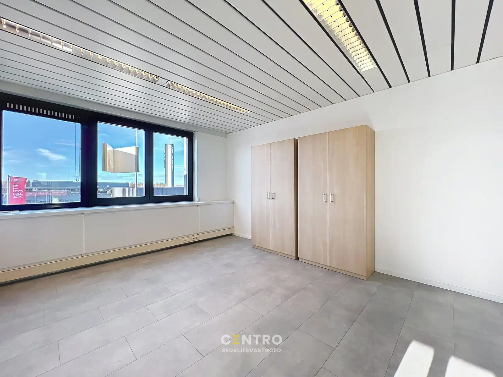 Instapklare kantoorruimte 175m² met perfecte VISIBILITEIT aan 't Hoge - opsplitsbaar. foto 4