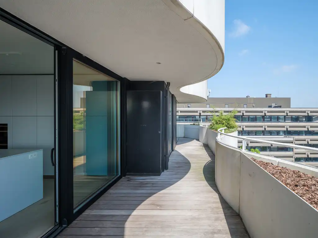 Luxueus en lichtrijk 2-slaapkamer appartement met ruim terras foto 7