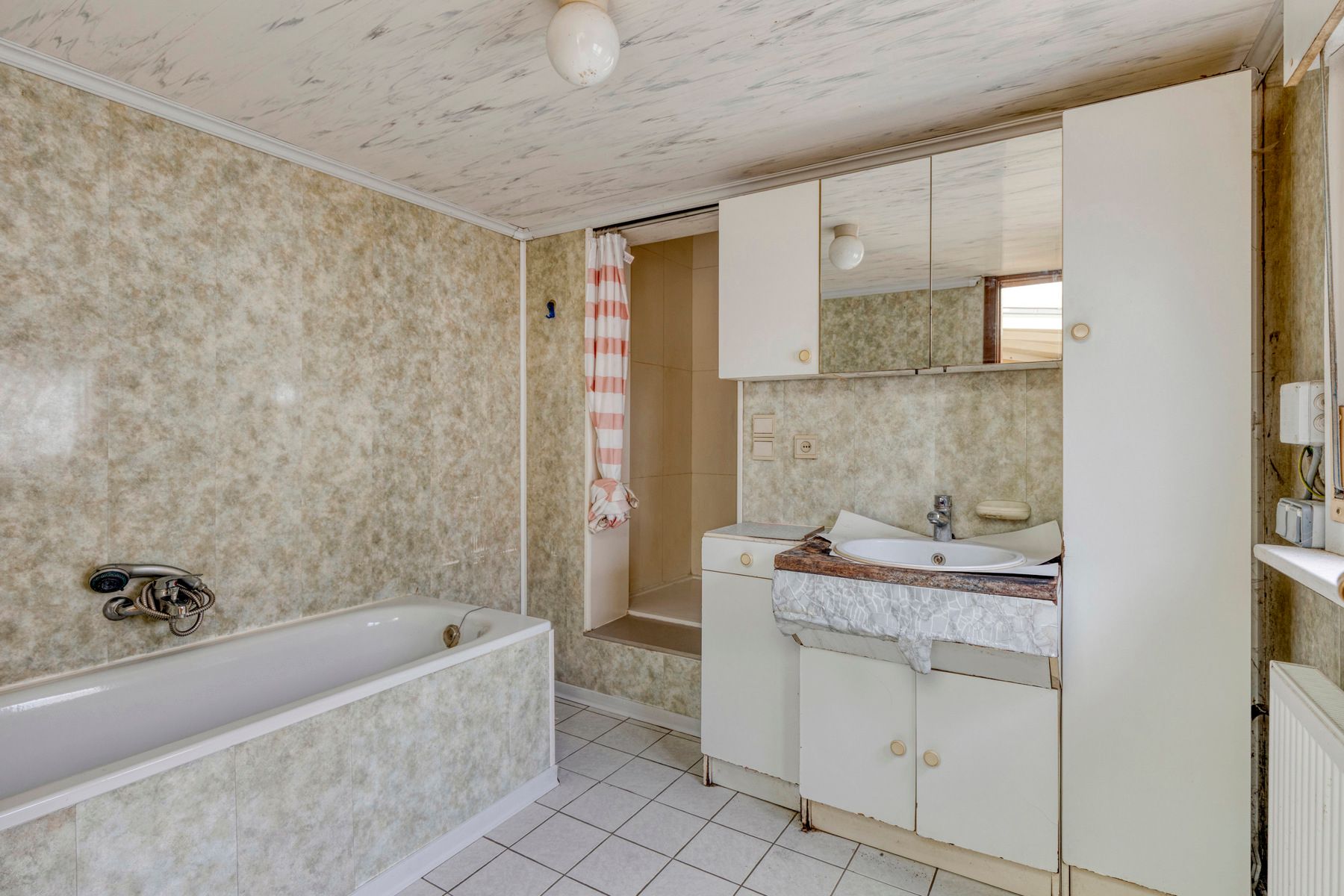 Te renoveren woning met zuidgerichte tuin foto 11