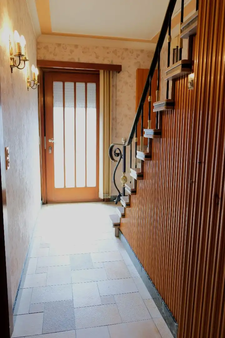 Ruime woning met garage, bijgebouwen en tuin en veel potentieel voor extra slaapkamers foto 2