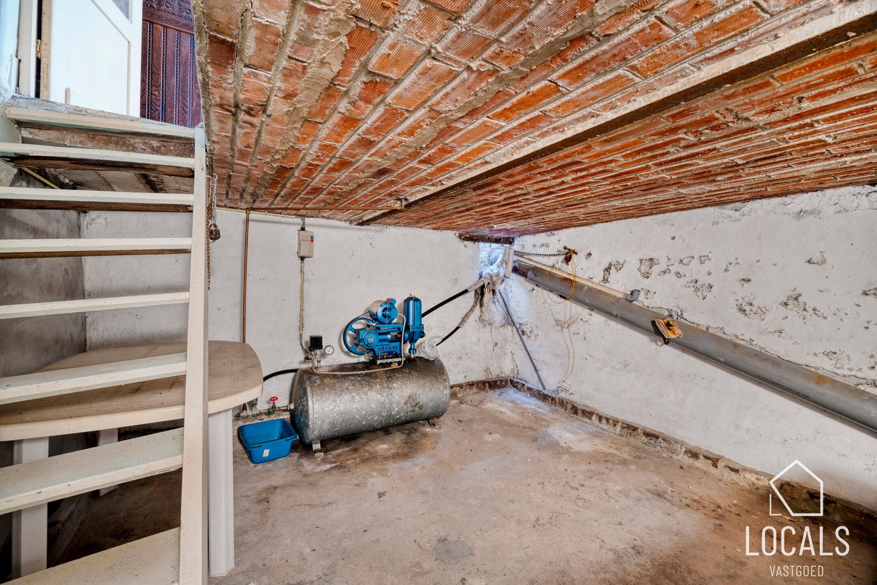 Te renoveren woning met potentieel nabij station Denderleeuw foto 10