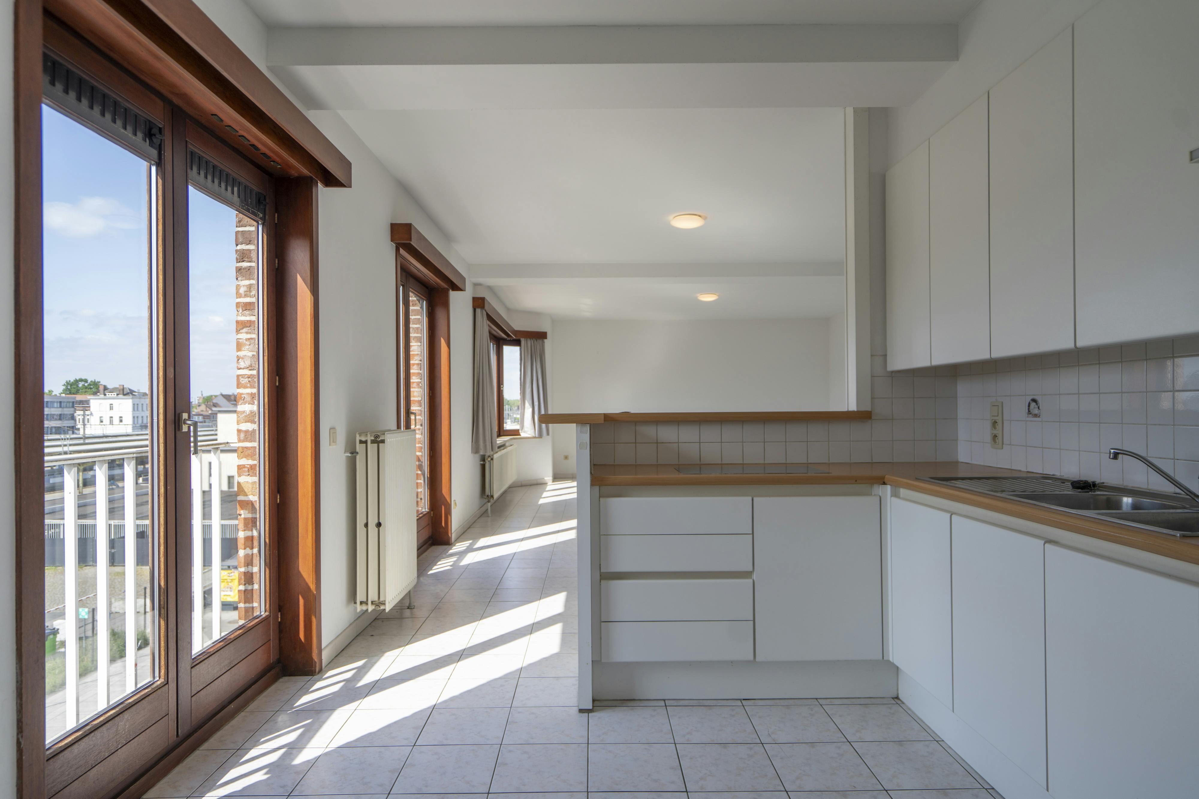 Ruim 3-slaapkamer-appartement met centrale ligging te koop in Kortrijk foto 6