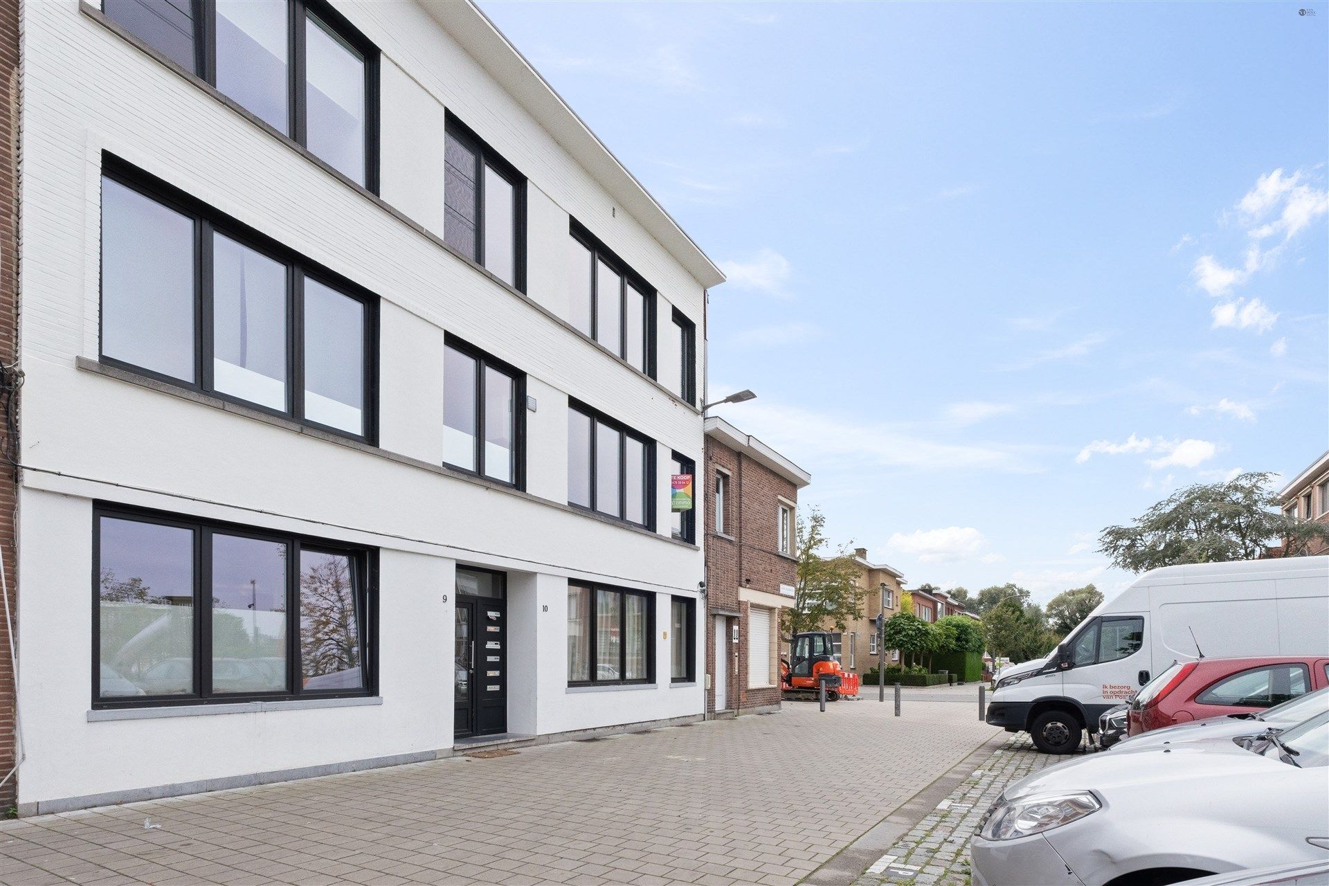 Gelijksvloers gerenoveerd appartement met binnenkoer foto 2