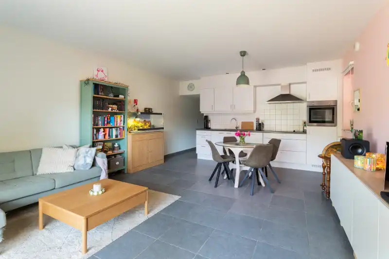Gelijkvloers 2 slp. appartement met tuin en garage in hartje Brasschaat! foto 3