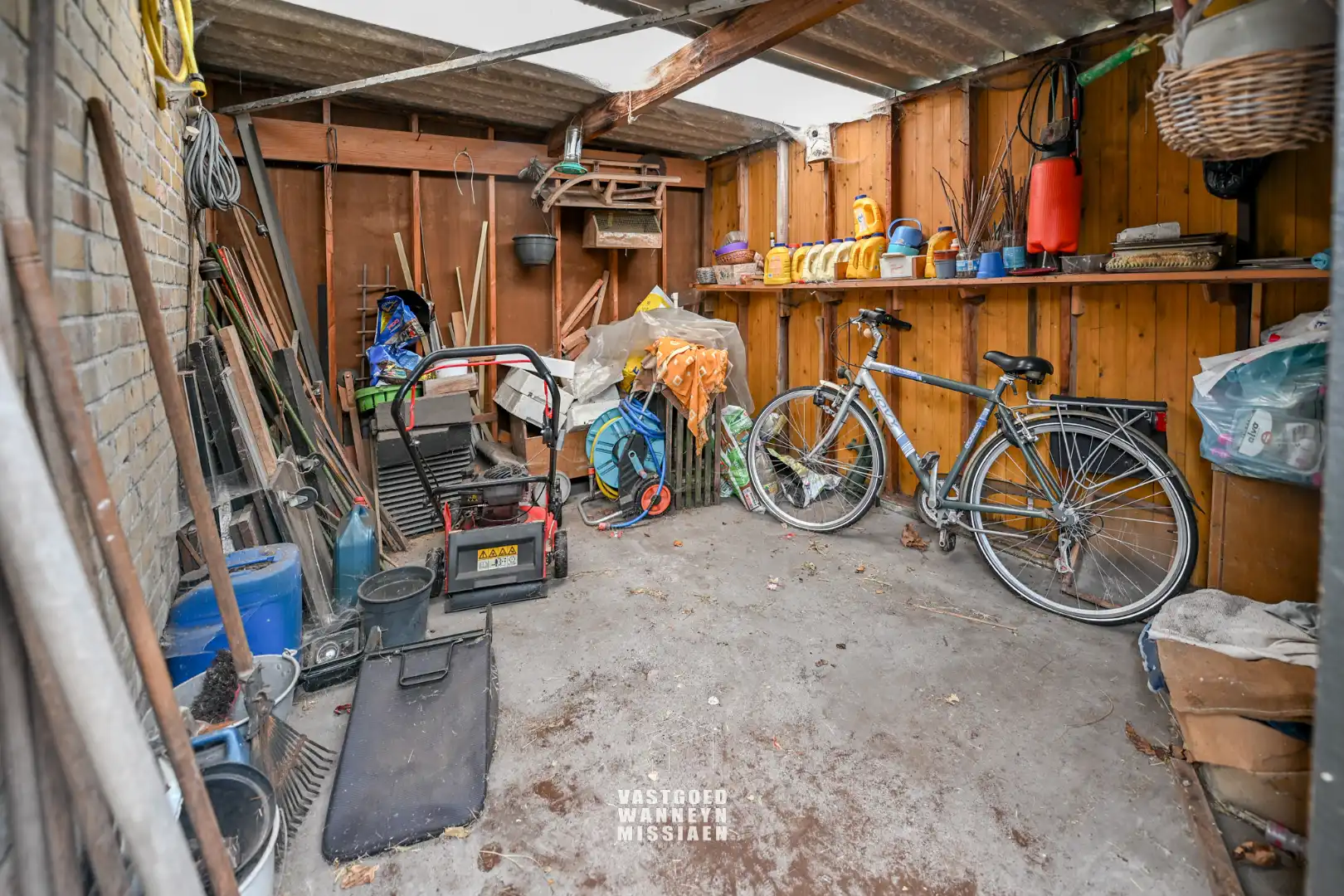 Ruime halfopen bebouwing met 4 slaapkamers, garage en tuin foto 23