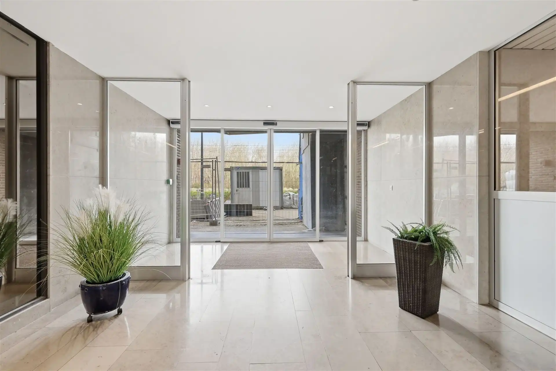 ZONNIG / VLAK AAN ZEEDIJK foto 22