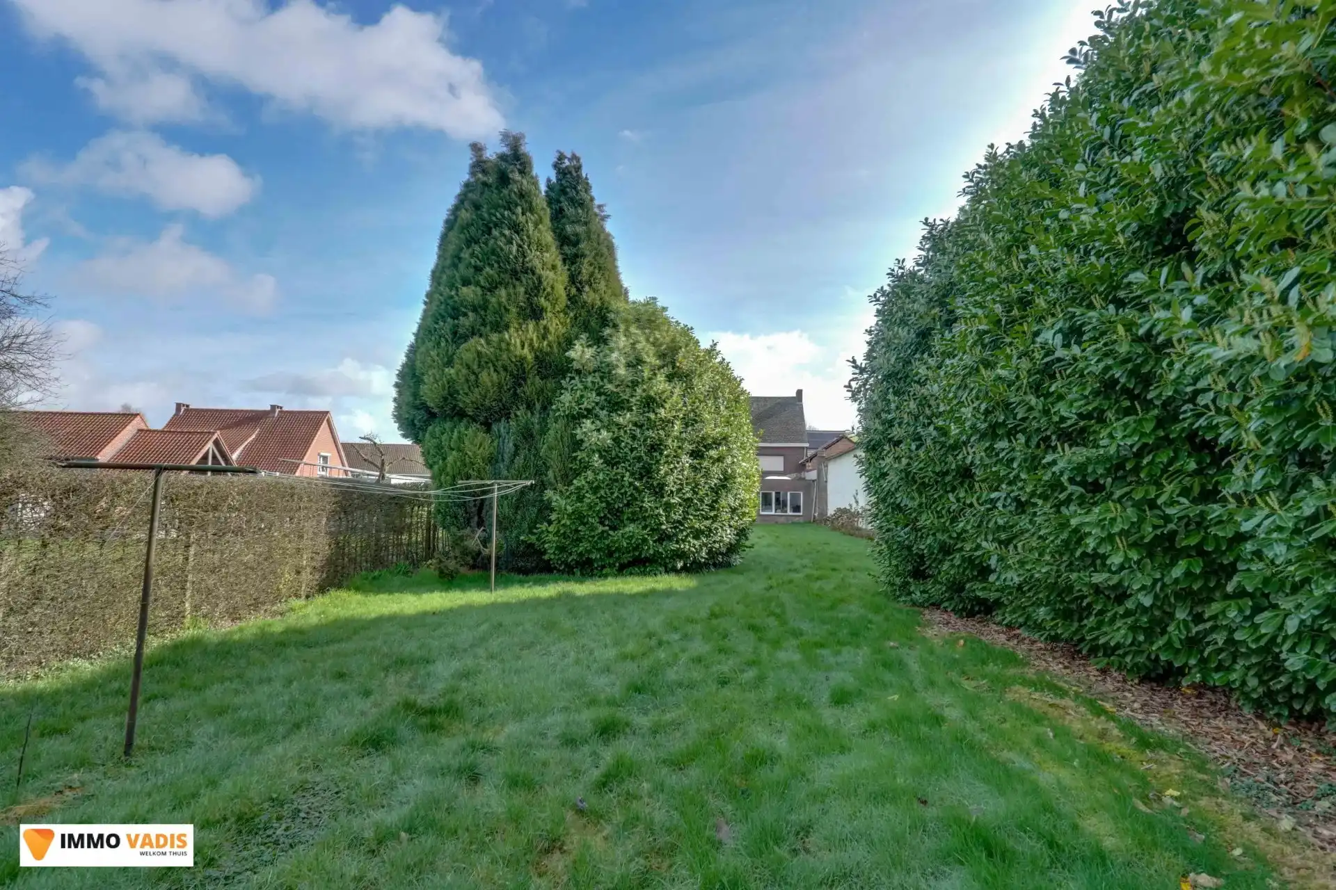 Halfopen bebouwing met 4 slaapkamers en vrijstaande garage foto 25